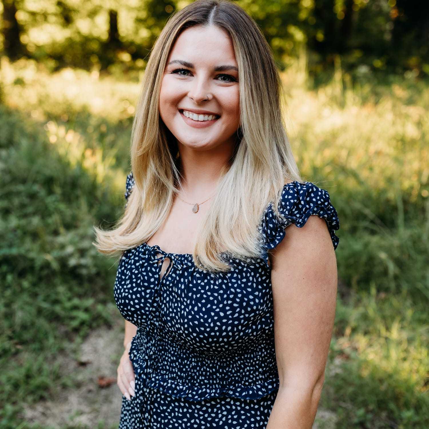 Portrait of SAMANTHA CORBIN, a professional stylist at KAYCE + CO, showcasing their expertise and style.